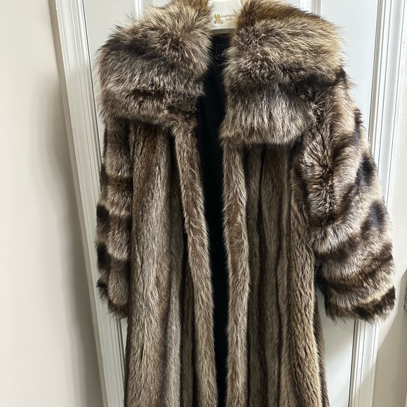 Luxurious Vintage Mob Wives Real Fur Coat